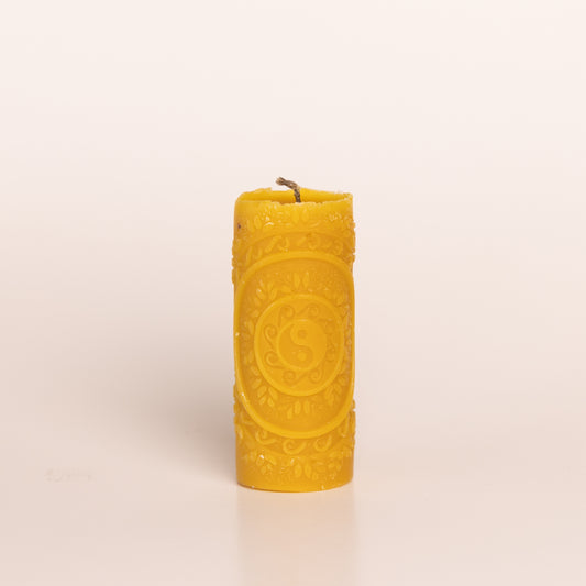 140 gram yin and yang beeswax candle with hemp wick